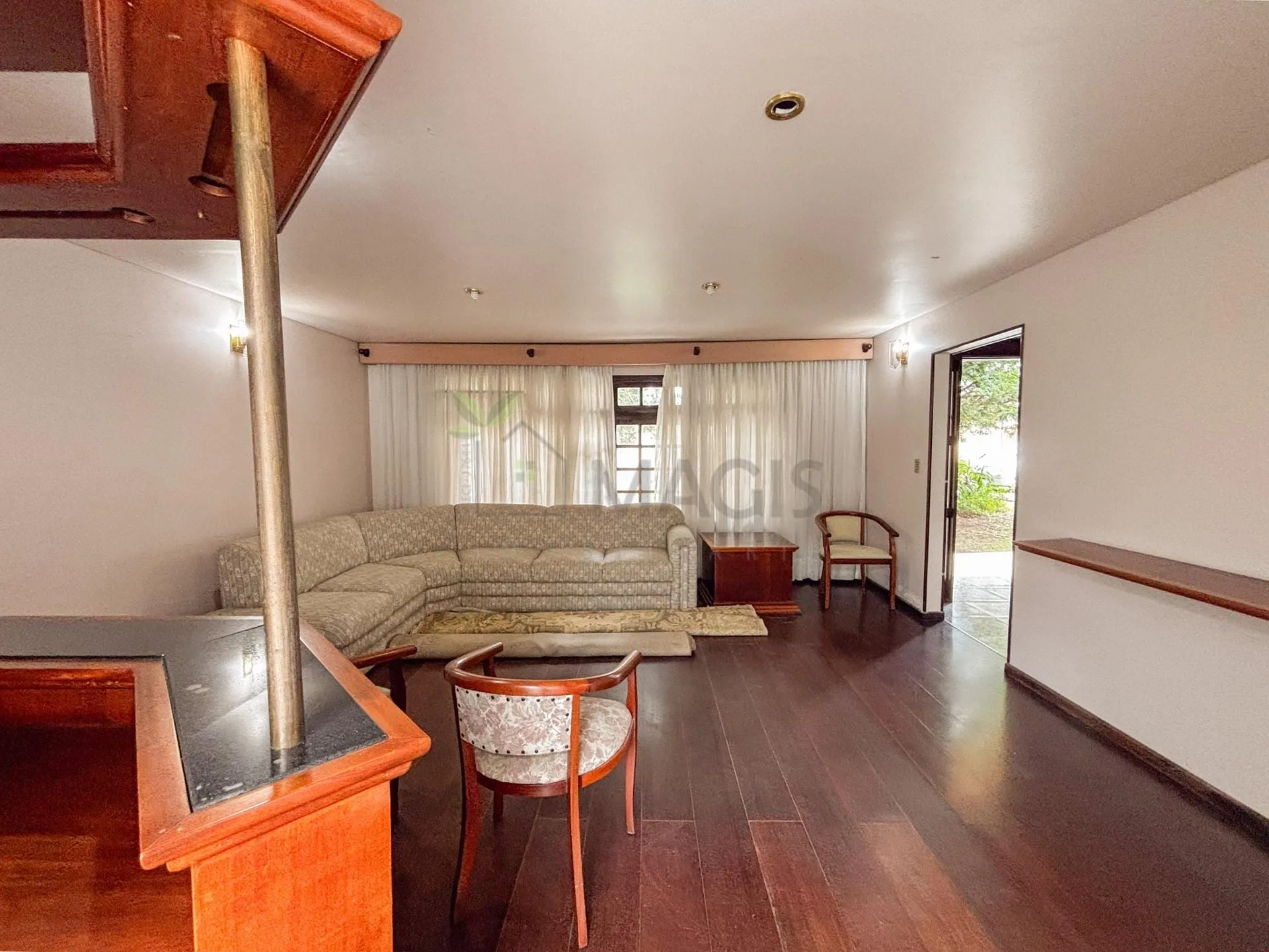 House with 5 bedrooms and 13 parking spaces across 2 floors — photo 38