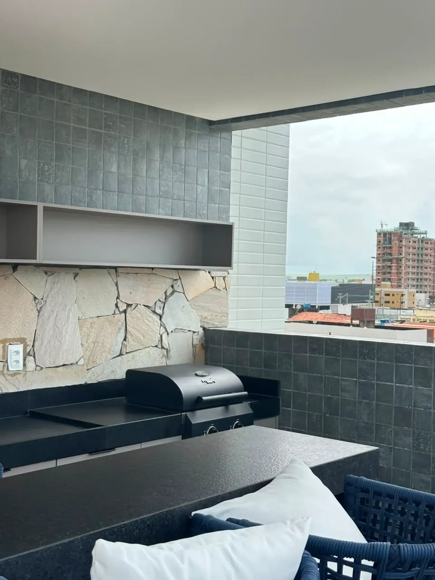 Apartamento com cozinha americana e 3 dormitórios com suíte