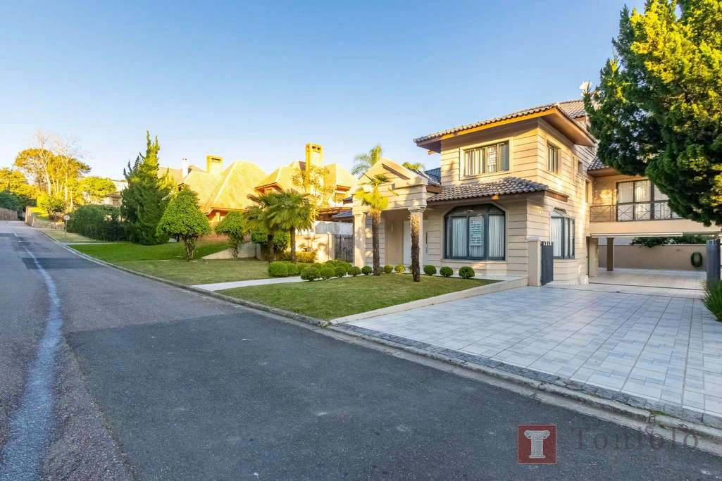 Rental house with 6 bedrooms and 7 bathrooms