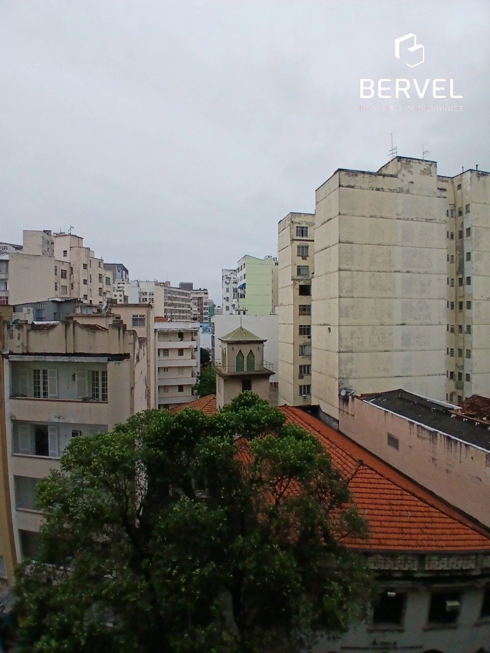 1-bedroom apartment with a glass-enclosed shower — photo 11