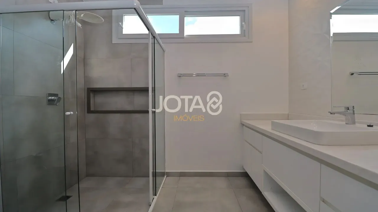 House with 5 bedrooms and a balcony in 370 m² — photo 20