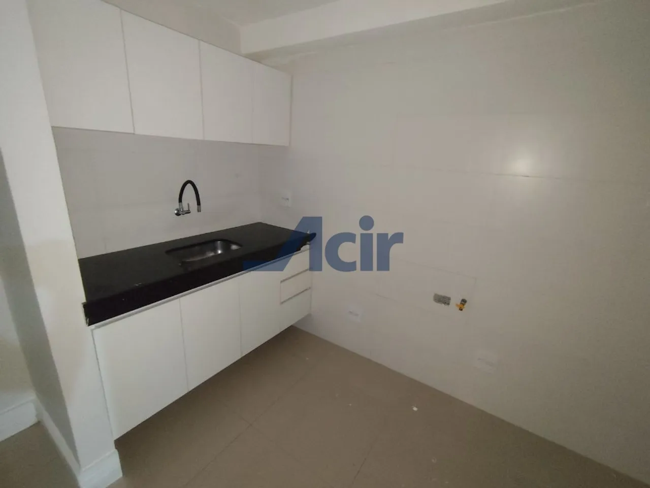 Apartamento de 2 quartos em condomínio com academia