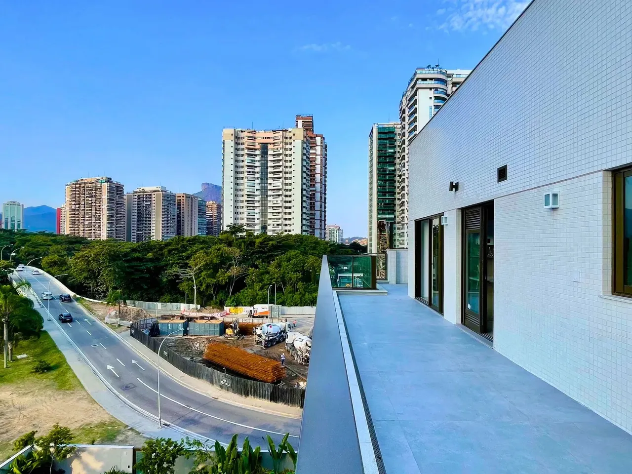 Apartment with 3 bedrooms, 3 bathrooms and balcony — photo 16