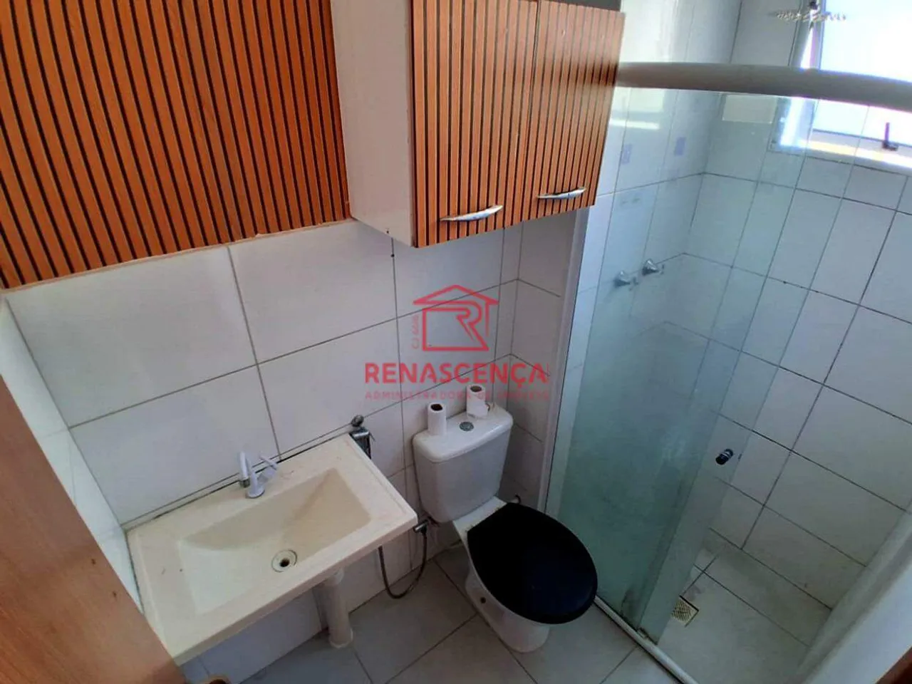 2-bedroom apartment with 1 bathroom and gas stove kitchen — photo 6