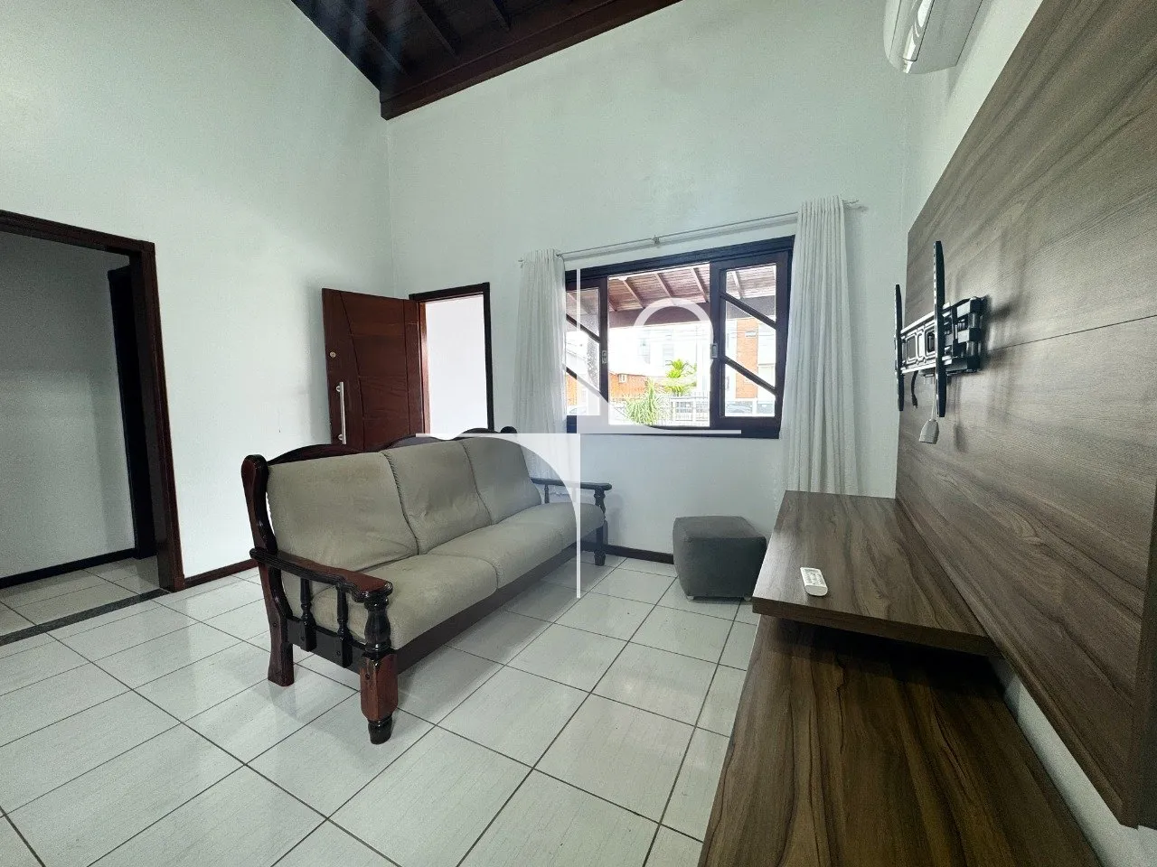 3-bedroom house with a grill on the balcony — photo 2