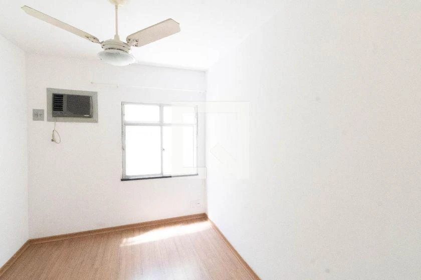 Wood or laminate floors in a 2-bedroom apartment, 50 m² — photo 27
