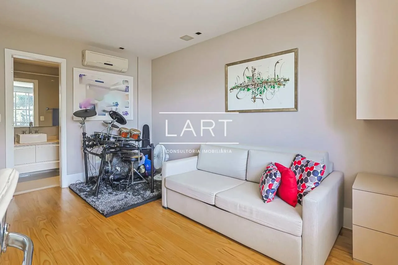 Furnished 4-bedroom apartment with open-plan kitchen — photo 29