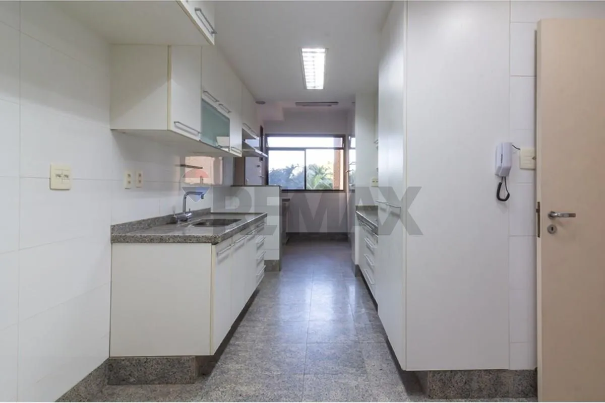 217 m² apartment with 4 bedrooms and balcony BBQ — photo 31
