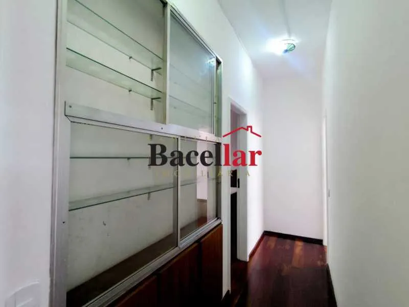 3-bedroom house with wood or laminate floors — photo 25