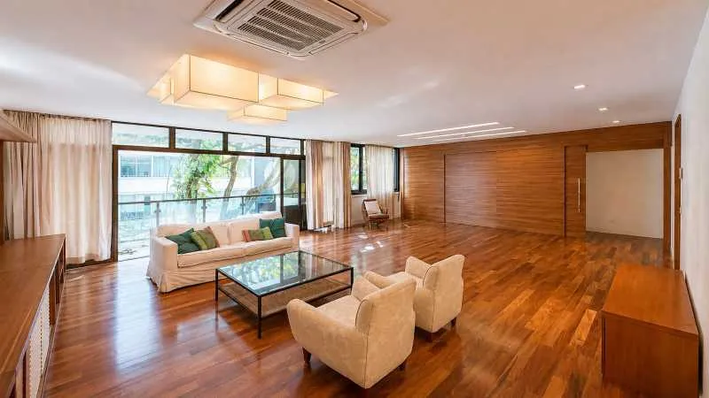260 m² unfurnished apartment with balcony and 3 bedrooms — photo 3