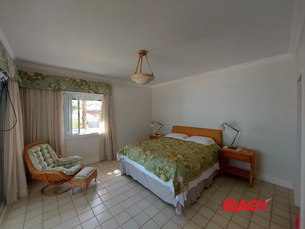 Меблированный дом 518 м² с 5 спальнями и 4 суитами — photo 16
