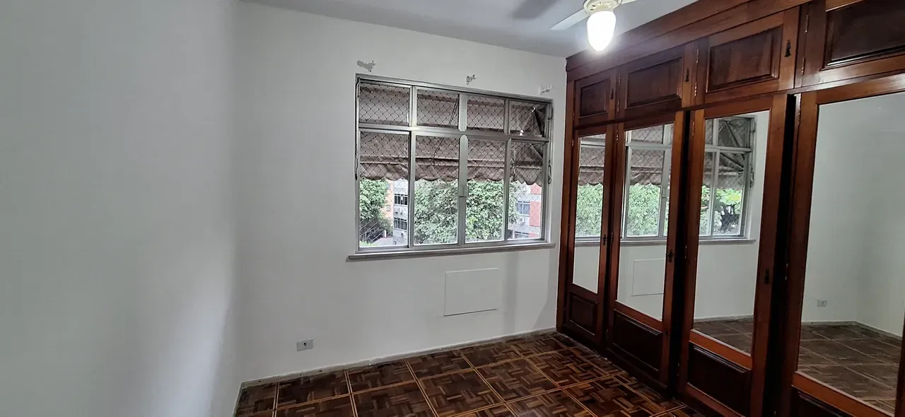 Walk-in closet in a 2-bedroom apartment, 73 m² — photo 3