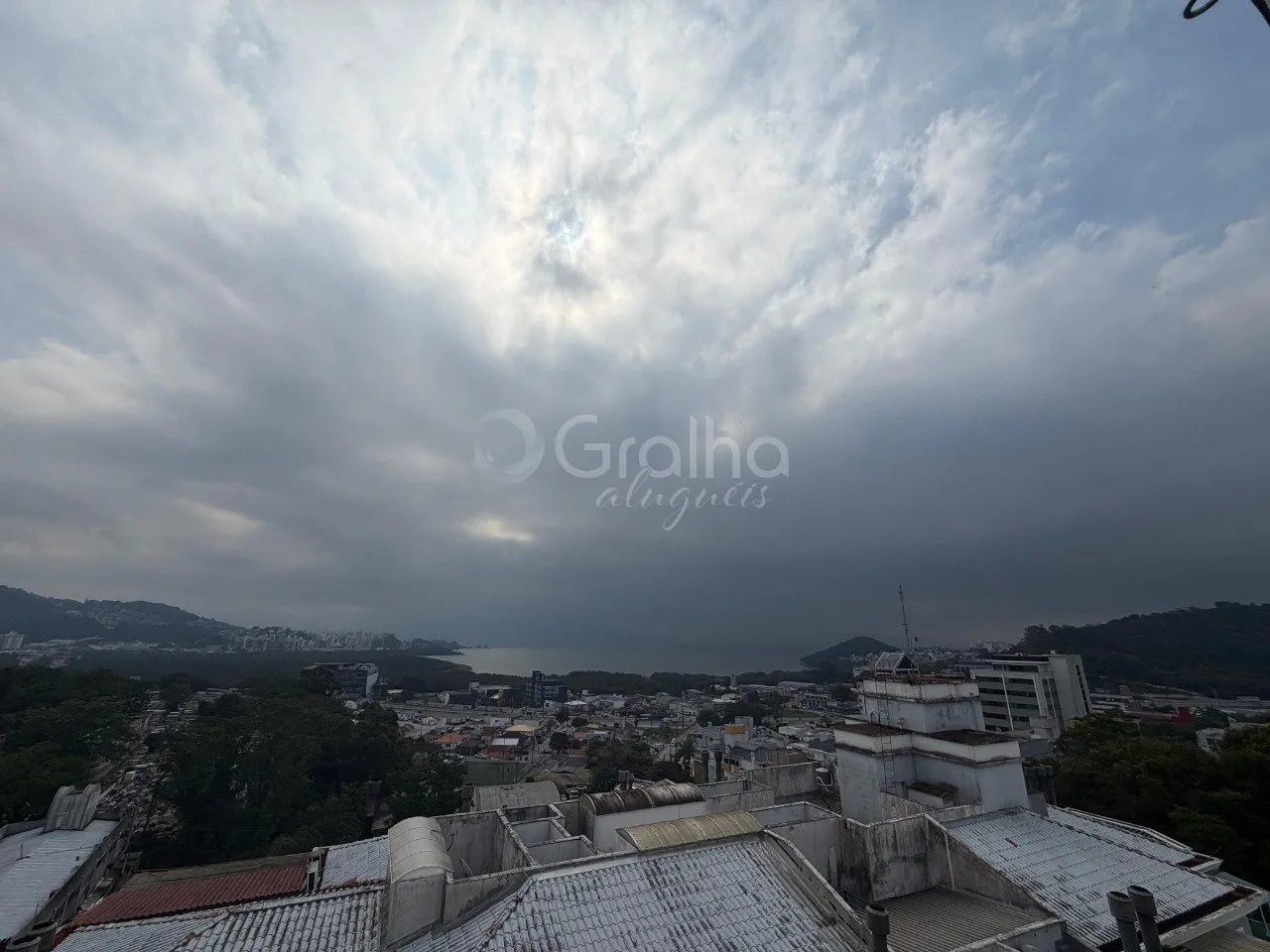 3-bedroom apartment with a bathtub in Florianópolis — photo 21