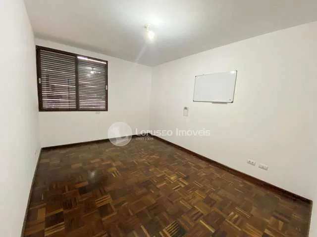 190 m² house with a bathtub and a home office — photo 12