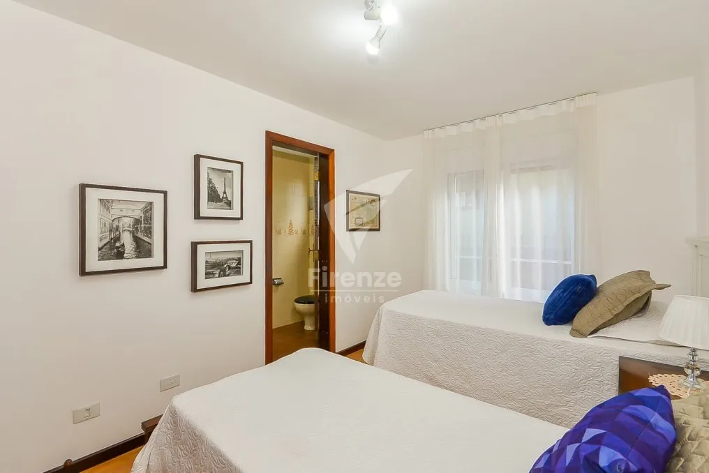 424 m² house with 3 en-suite bedrooms and 4 parking spots — photo 31