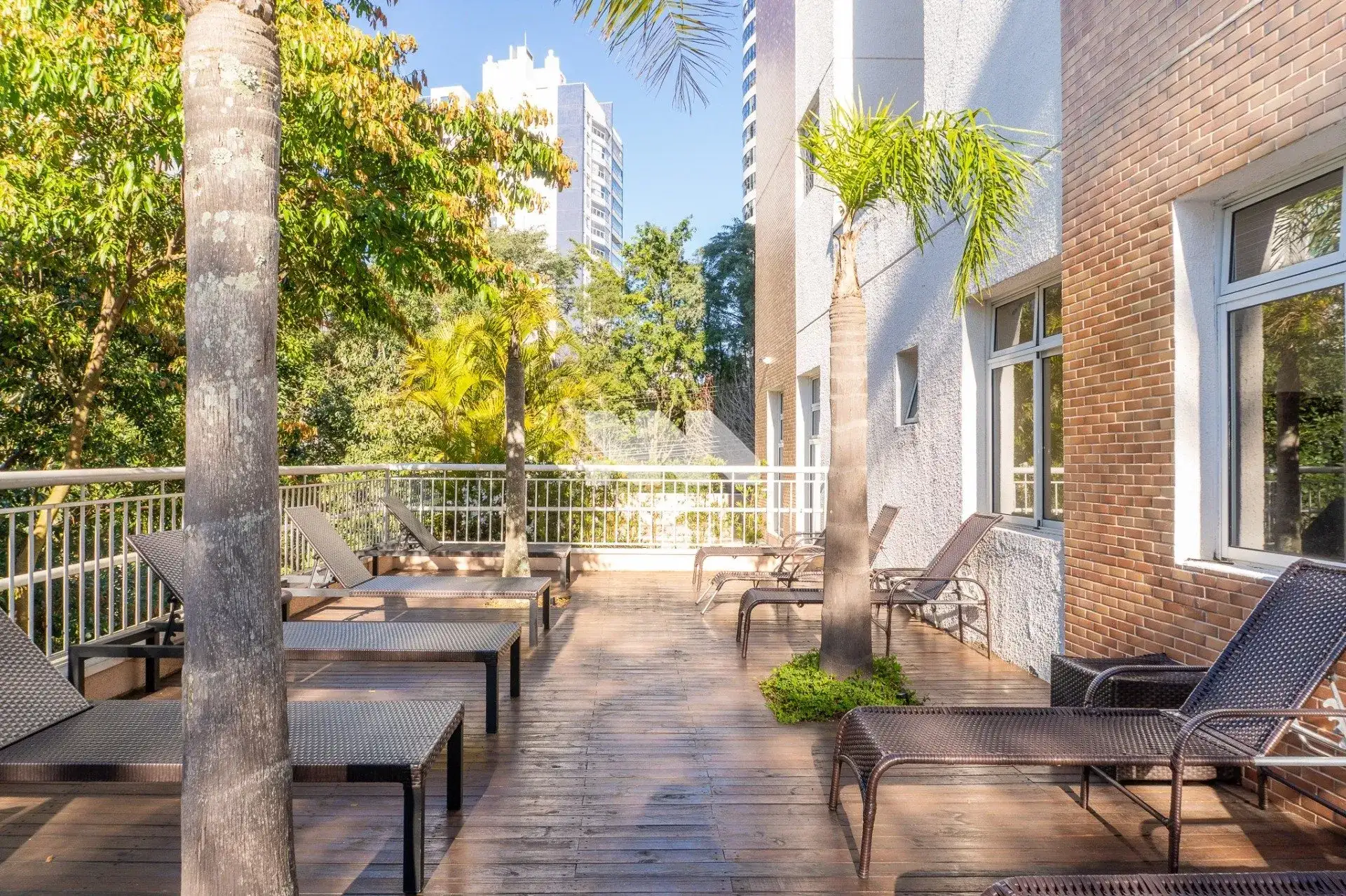 Semi-furnished apartment with 3 bedrooms and balcony grill — photo 12