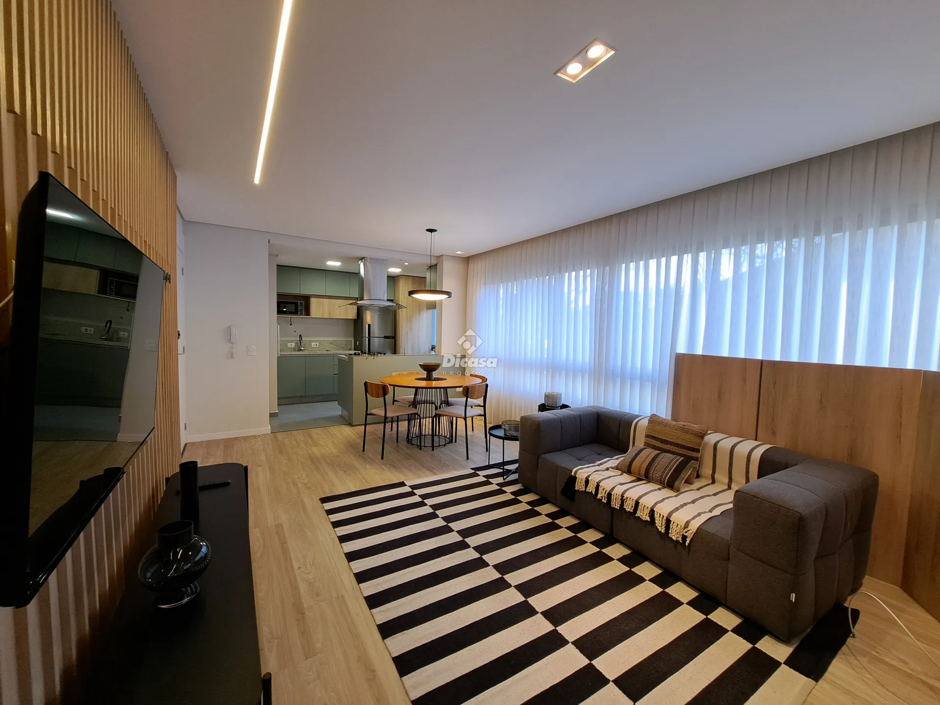 Glass-enclosed balcony in a 2-bedroom apartment, 68 m²