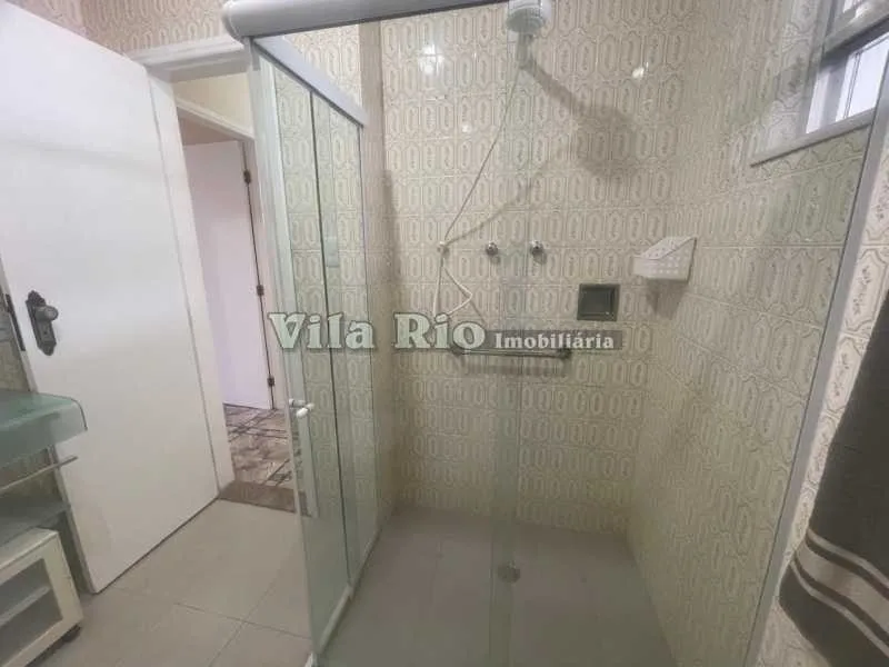 Apartamento sem mobília com 3 quartos e banheiro com box de vidro — photo 9