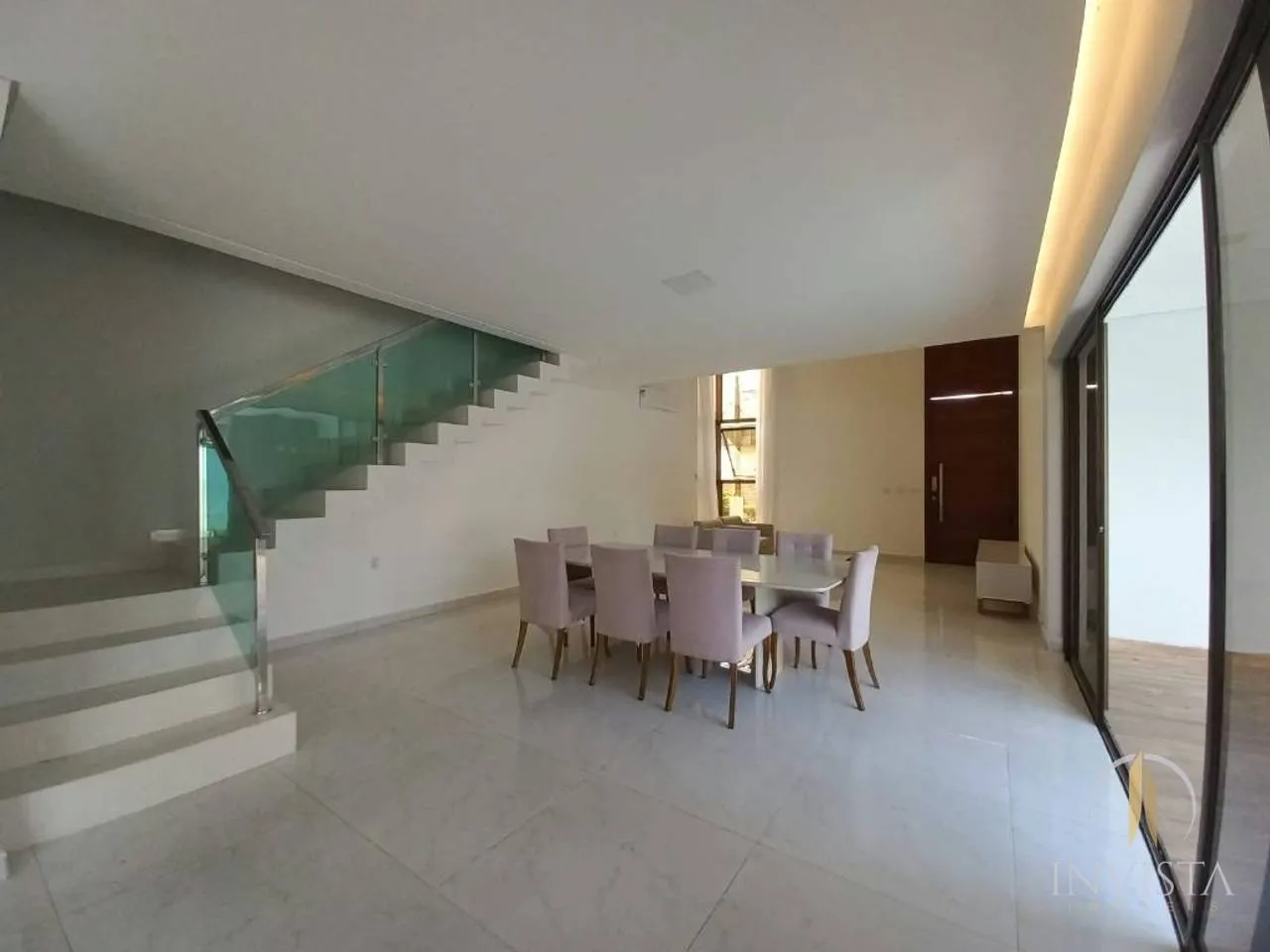 Furnished house, 481 m², with floor-to-ceiling windows — photo 59