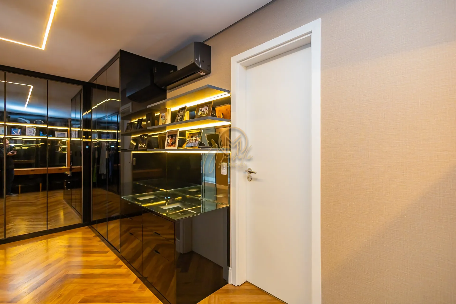 Furnished 462 m² apartment with 4 en-suite rooms — photo 79