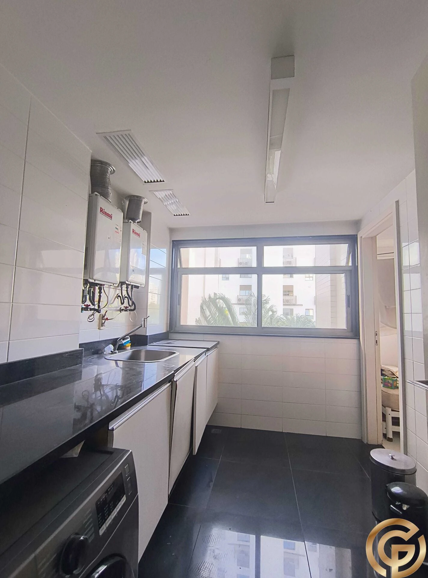 Furnished 400 m² apartment with 4 en-suite bedrooms — photo 19