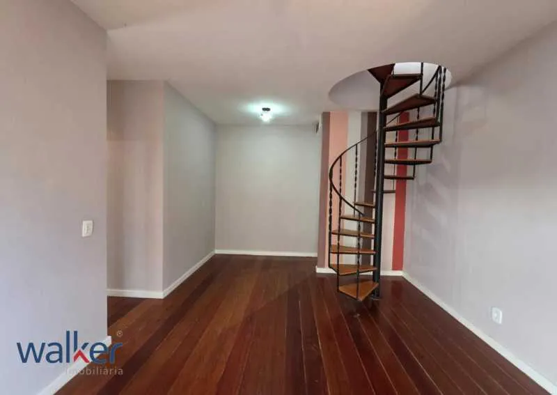 Balcony with a grill in a 3-bedroom apartment, 120 m² — photo 18