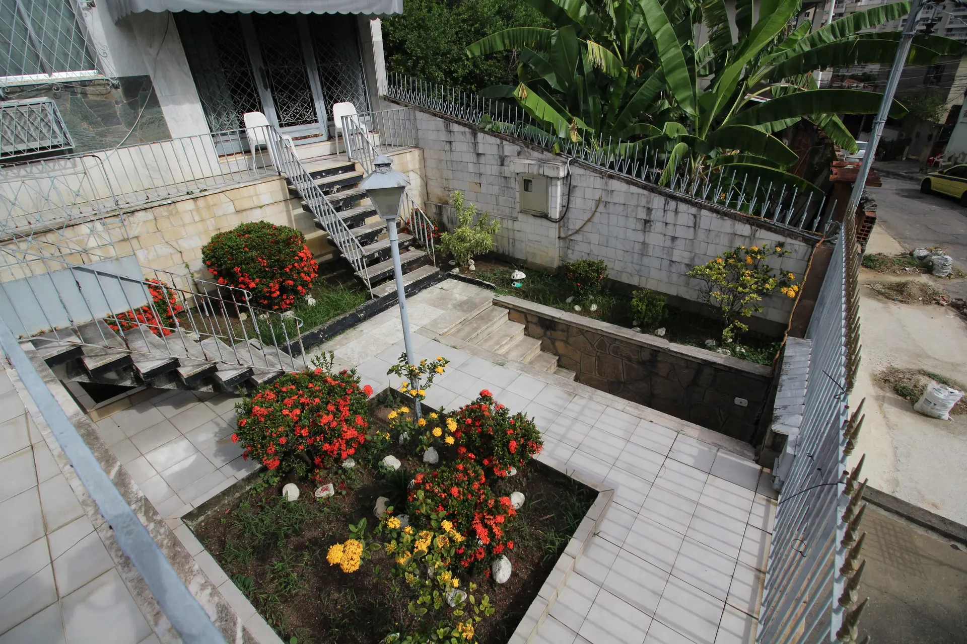 Furnished 3-bedroom house with a private garden — photo 47
