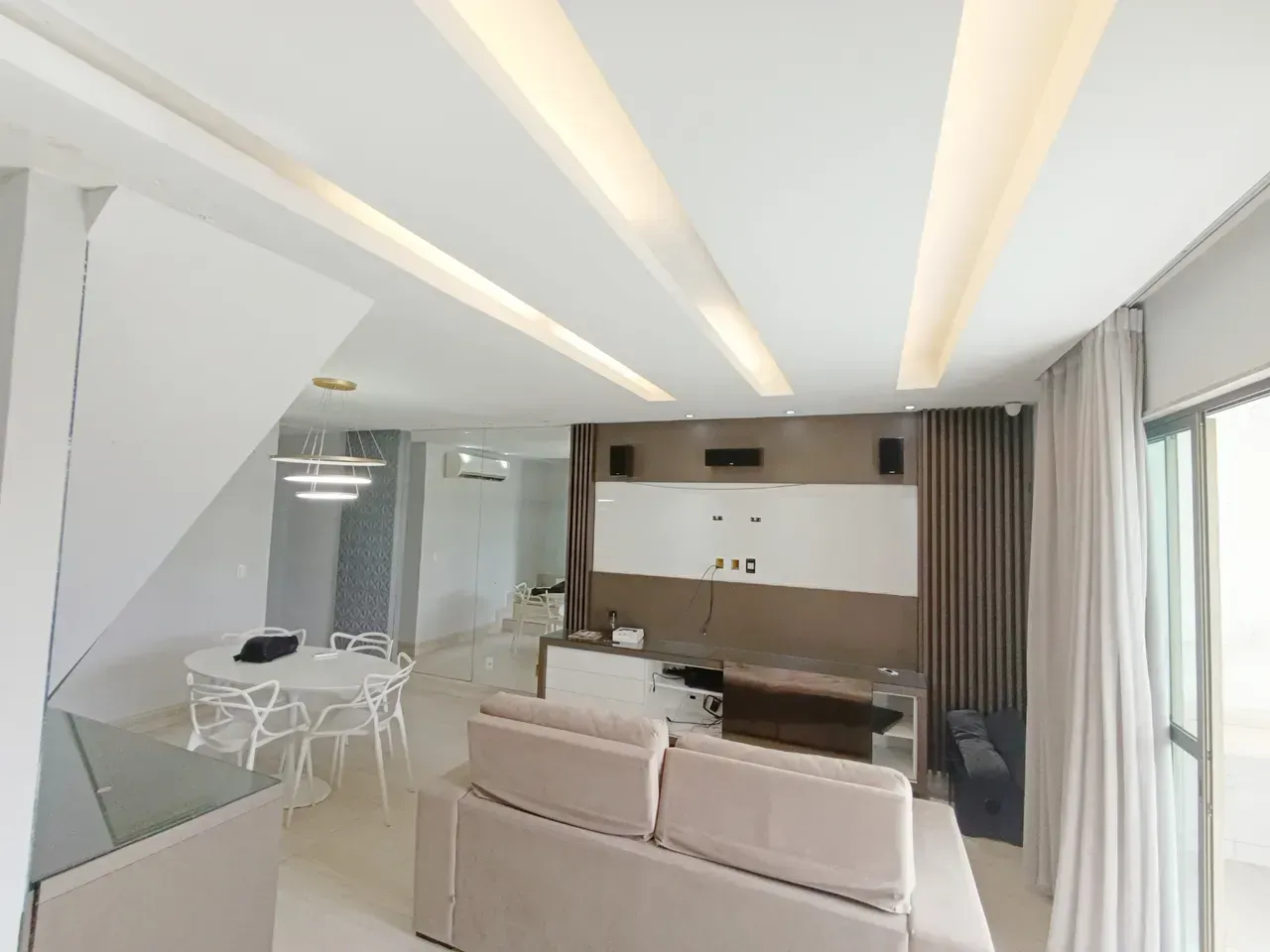 Apartamento com cozinha fechada e 4 banheiros — photo 2