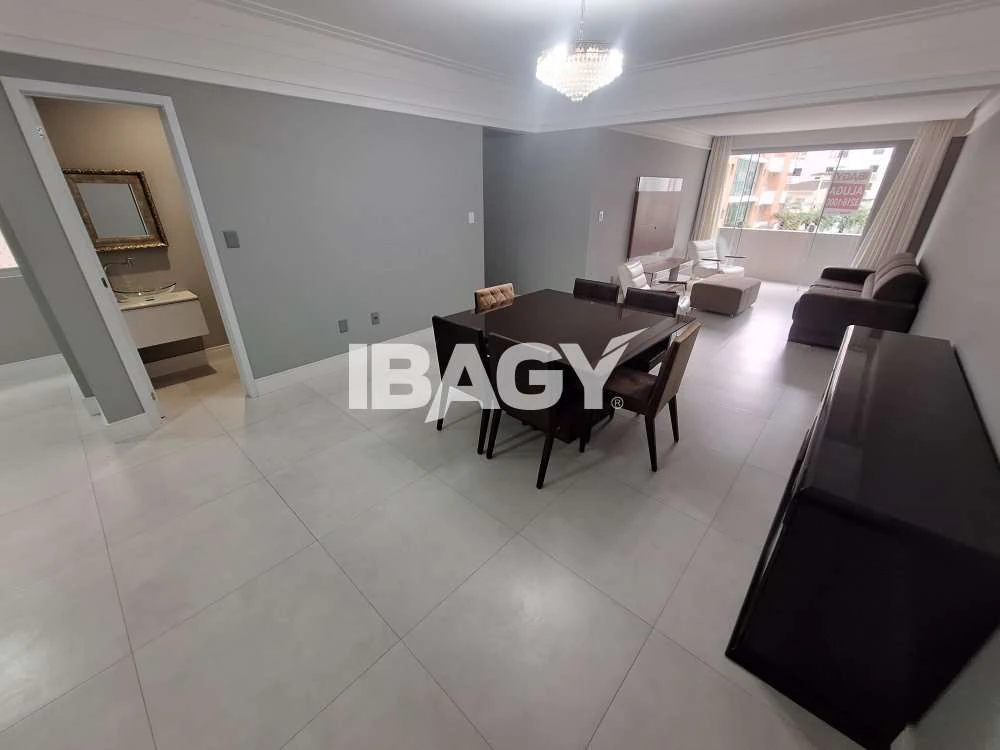 160 m² apartment with an open-plan kitchen