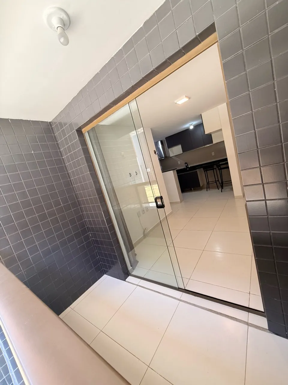 2-bedroom apartment in a building with a gym — photo 17