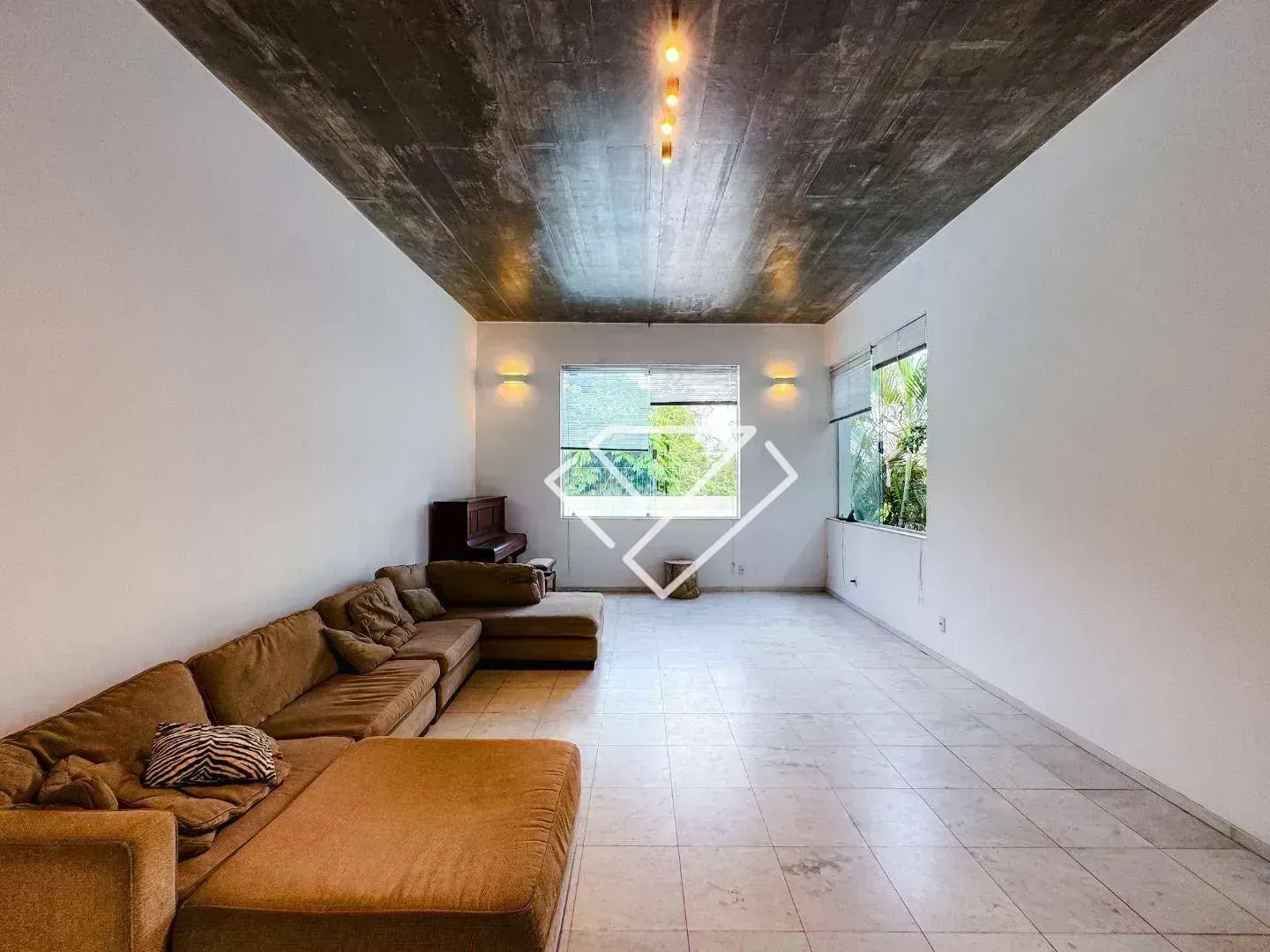 House with 3 bedrooms and 4 bathrooms on 600 m² — photo 44