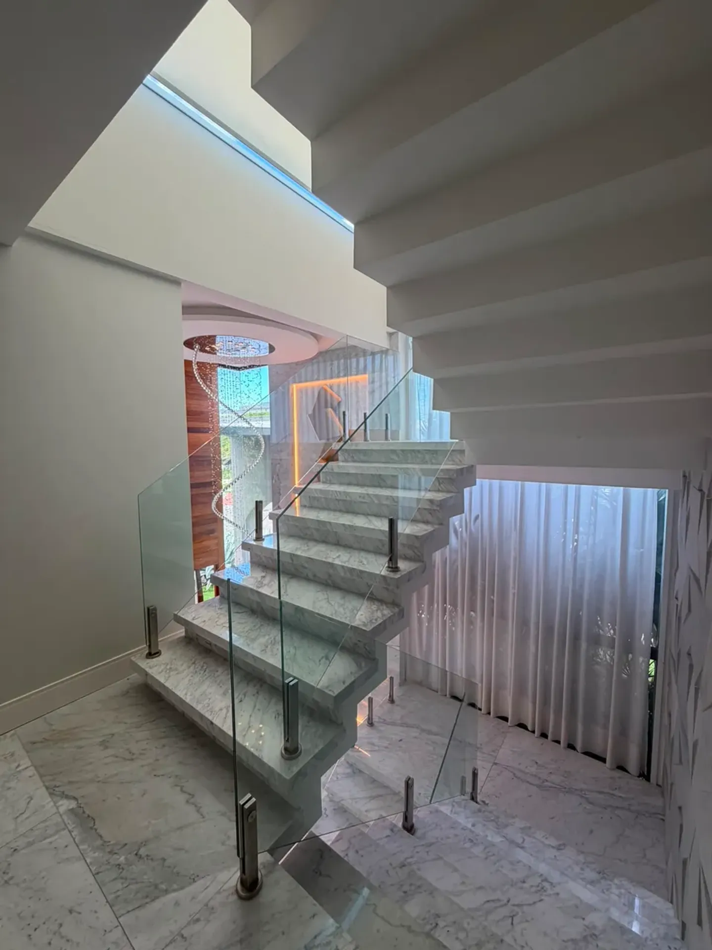 Furnished house with 5 bedrooms and 5 bathrooms, 700 m² — photo 21