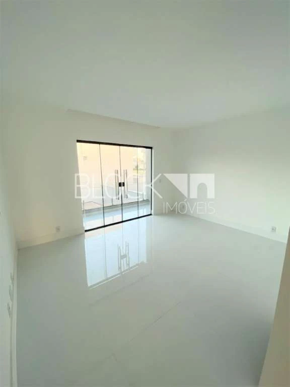 335 m² unfurnished house with 3 en-suite bedrooms — photo 23
