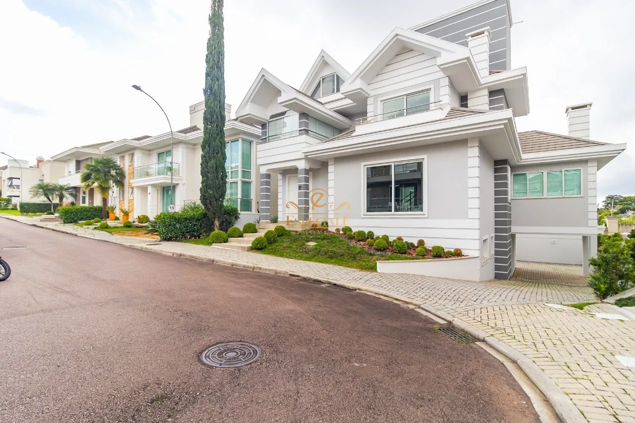 Gated-condo house with 4 en-suite bedrooms and 492 m²