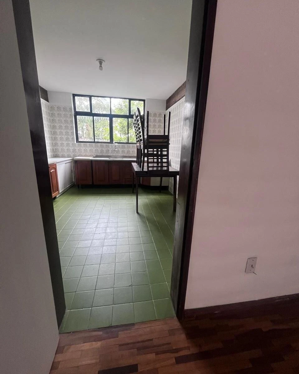 4-bedroom apartment with a home office in Curitiba — photo 17