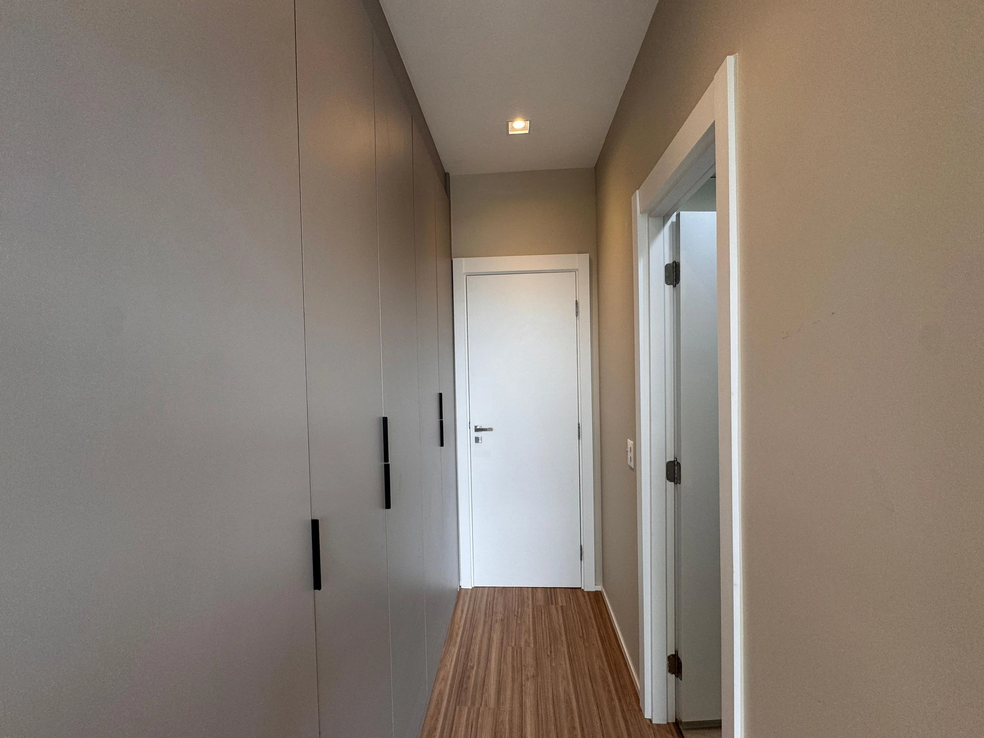 Furnished apartment with 3 en-suite bedrooms and balcony — photo 80