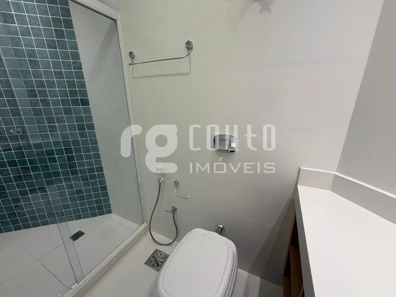 3-bedroom apartment with built-in wardrobes and balcony — photo 10
