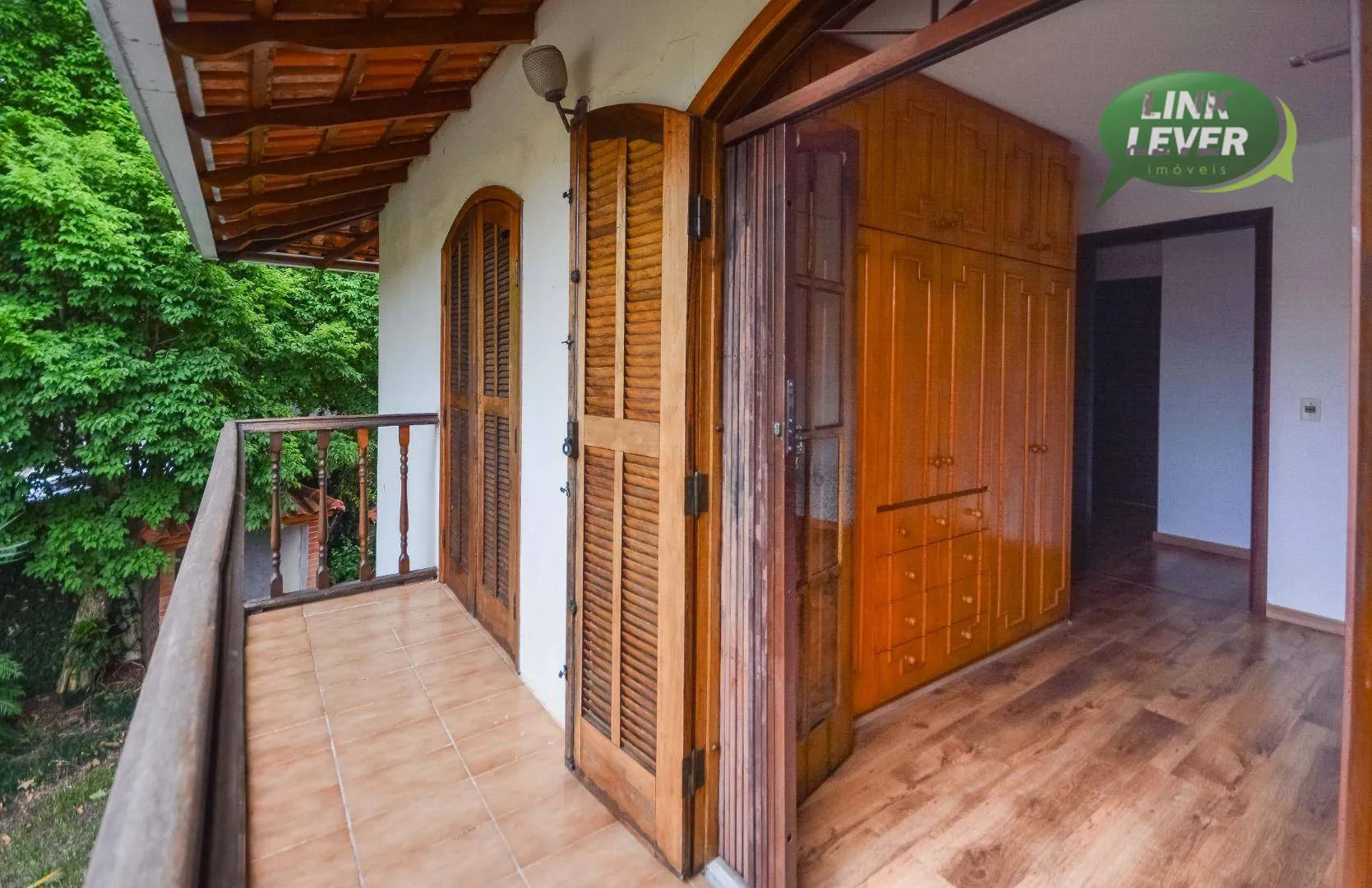 164 m² house with a fireplace and a grill on the balcony — photo 30