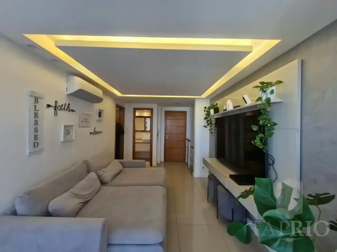 Apartment on the 3rd floor with a glass-enclosed balcony — photo 16