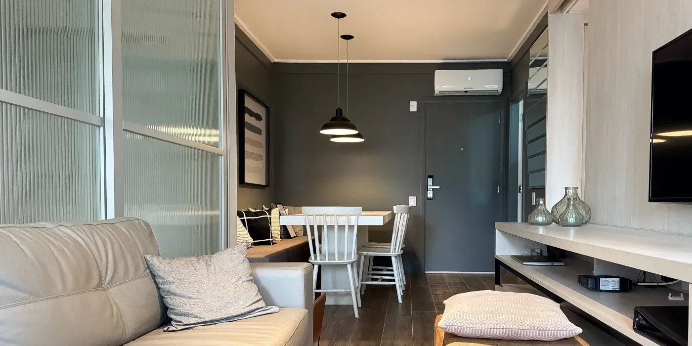 Furnished apartment, 57 m², with a glass-enclosed balcony — photo 13