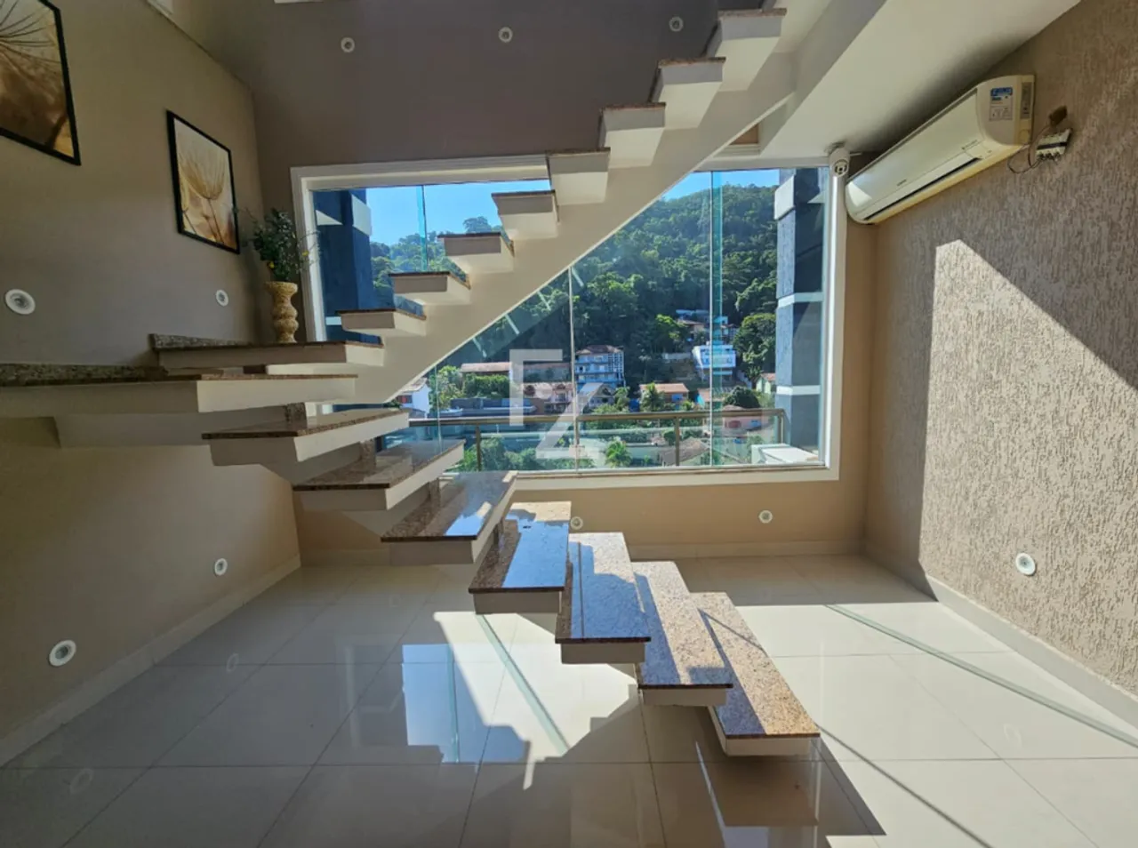House with 5 bedrooms and mountain views — photo 14
