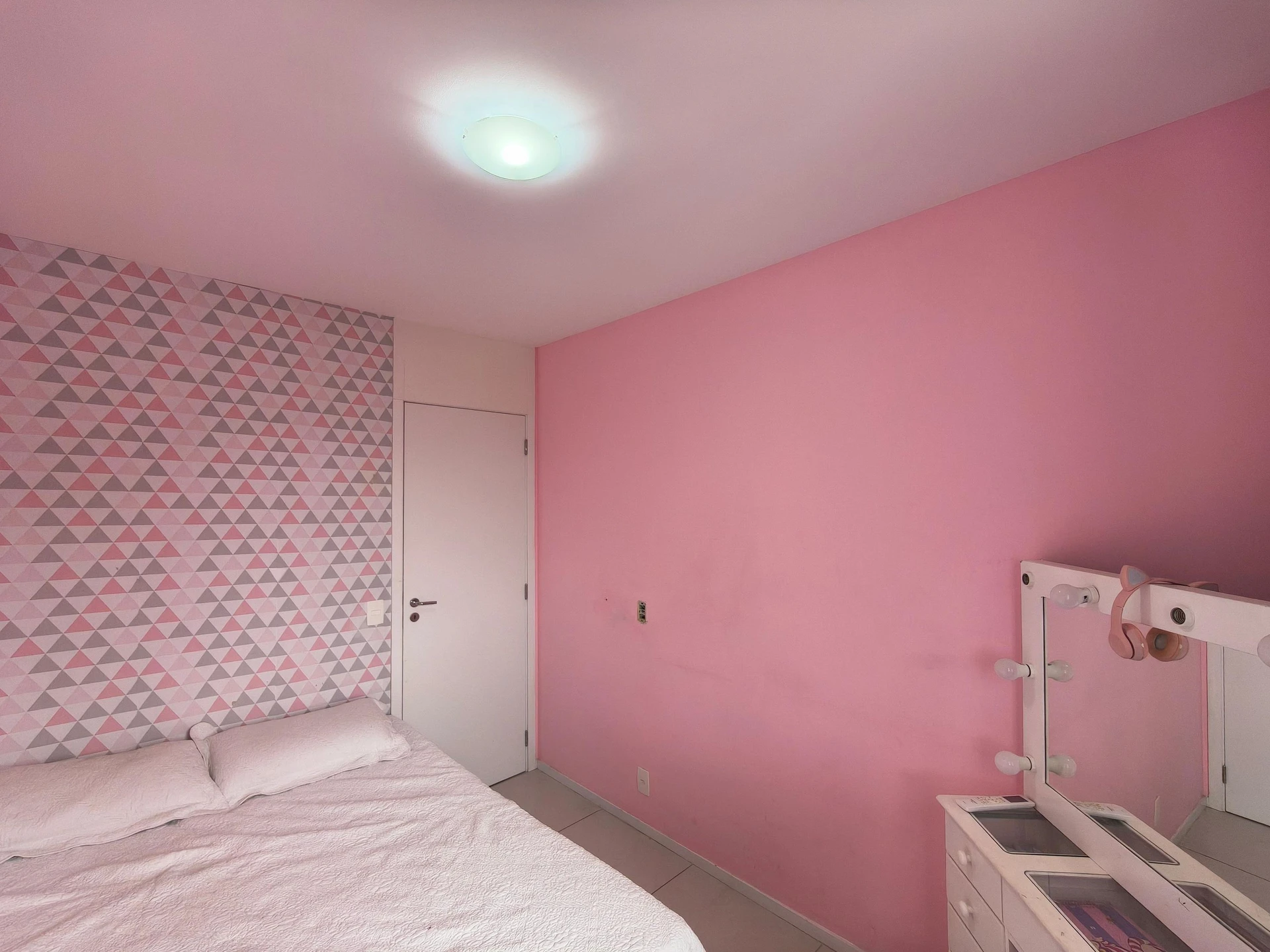3-bedroom apartment with a mountain view — photo 3