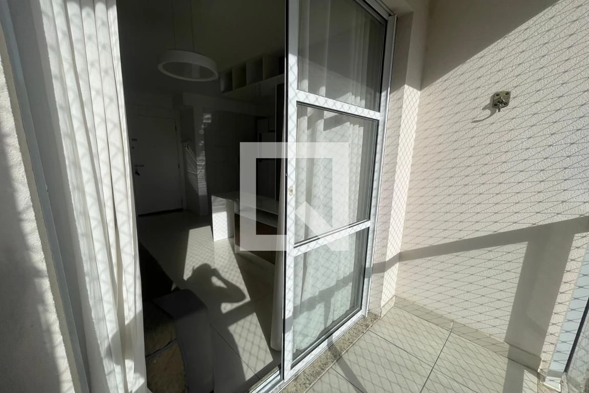 Furnished 2-bedroom apartment with balcony — photo 31