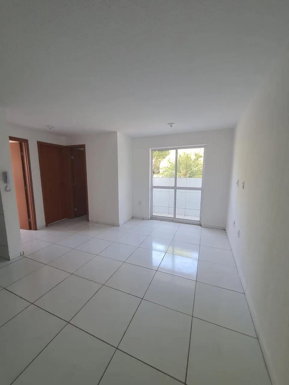 Apartamento sin muebles de 2 dormitorios con balcón
