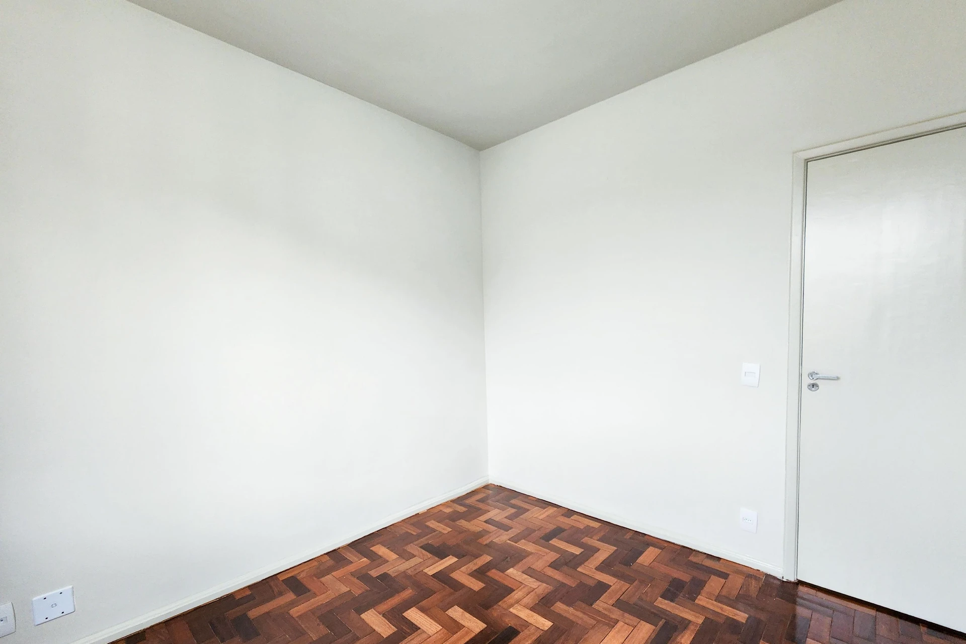 2-bedroom apartment in a building with a pool — photo 20