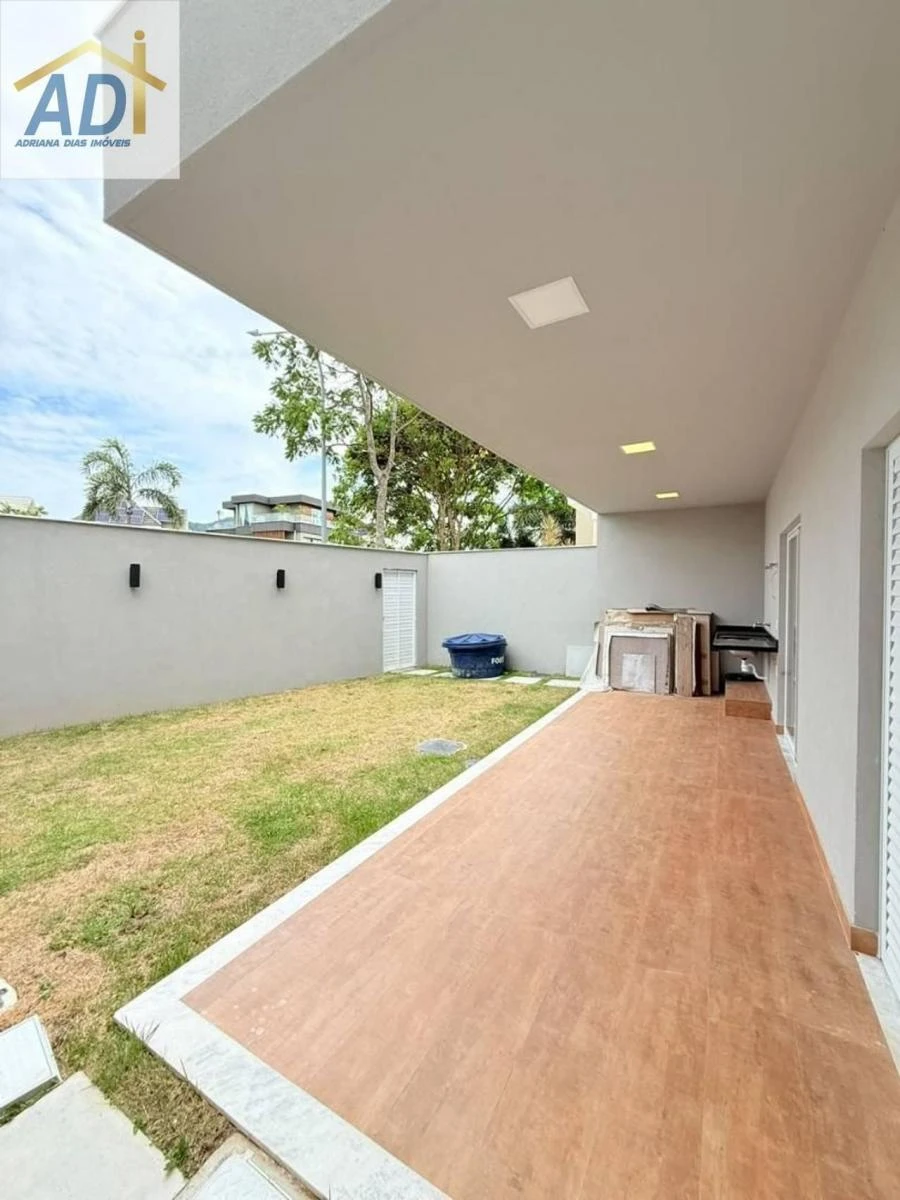 Floor-to-ceiling windows in a 6-bedroom house, 300 m² — photo 19
