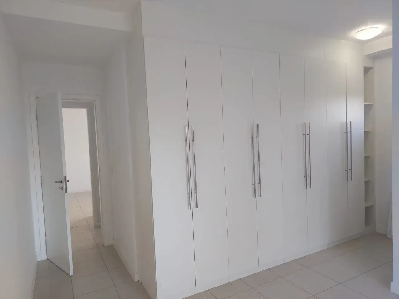 4-bedroom apartment 150 m² with enclosed balcony — photo 4