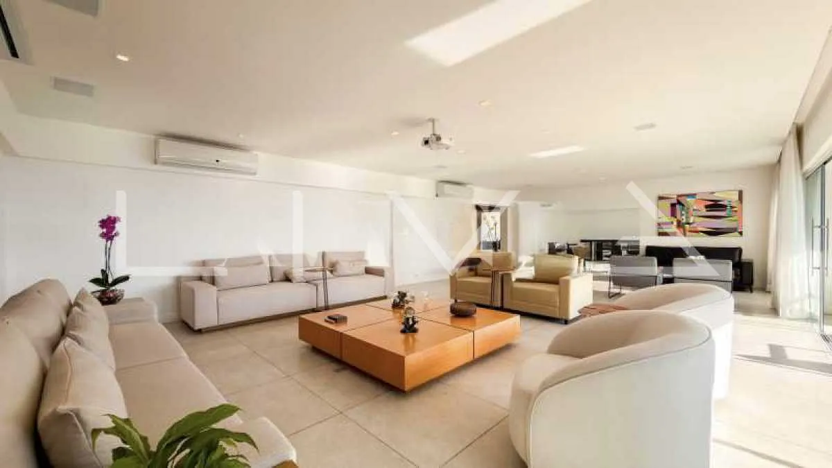 Furnished residential apartment with 4 en-suite bedrooms