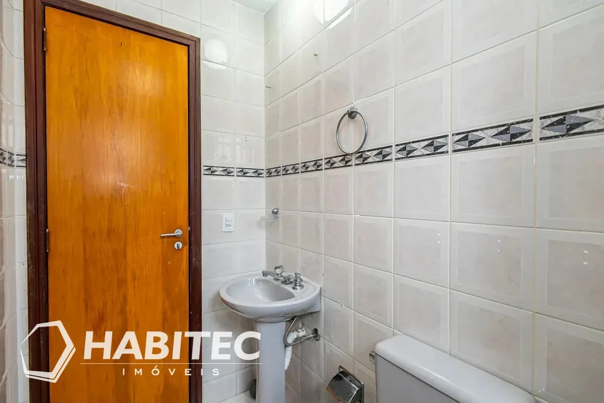 Wood or laminate floors in a 3-bedroom apartment, 102 m² — photo 14