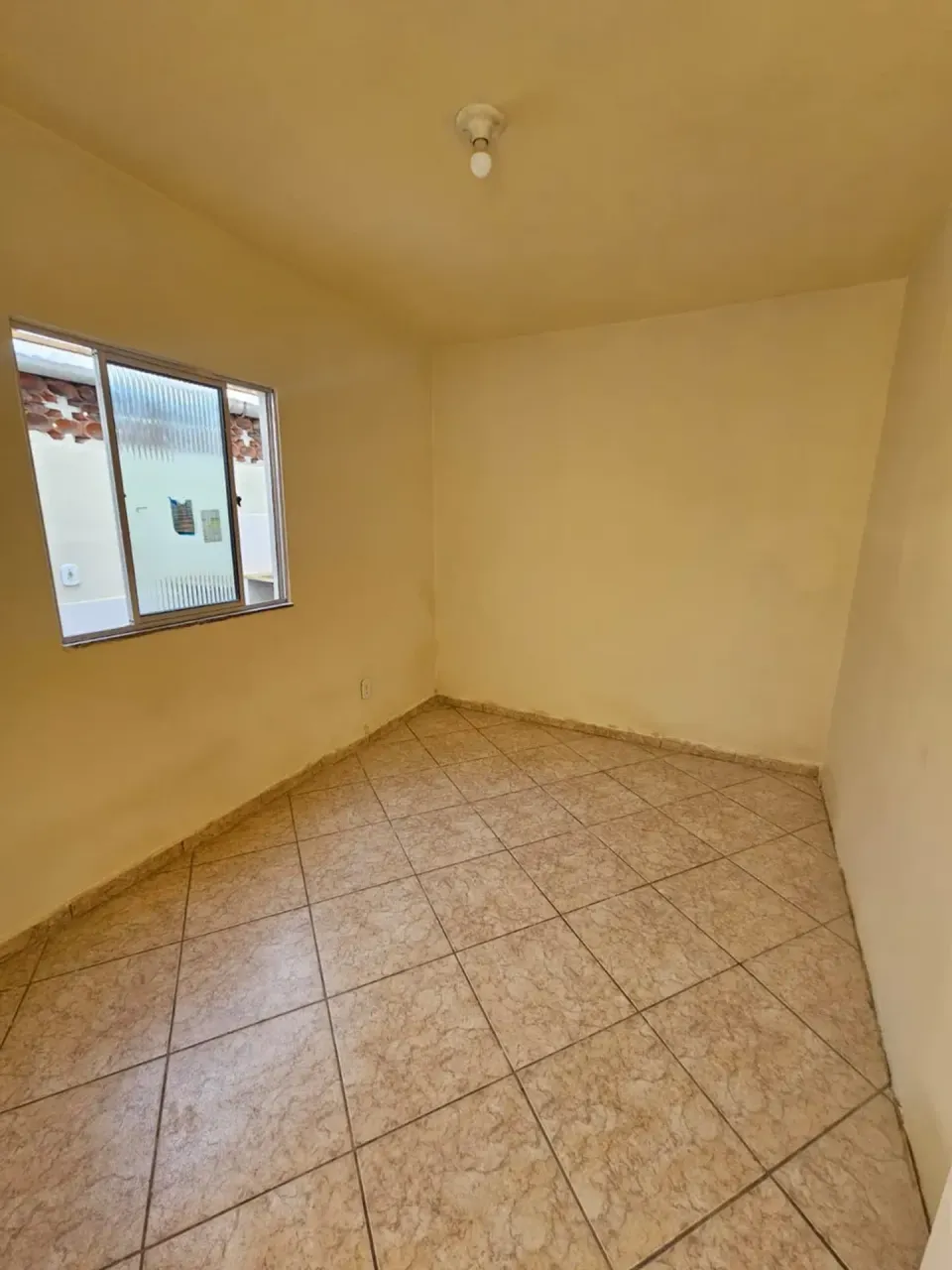 1-bedroom house with 1 bathroom no parking included — photo 2